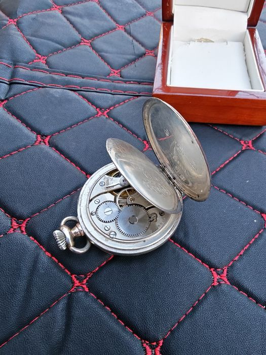 Продавам джобен сребърен  часовник OMEGA