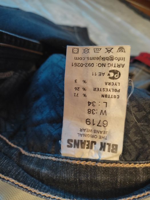 Продам джинсы ц 5000 тенге