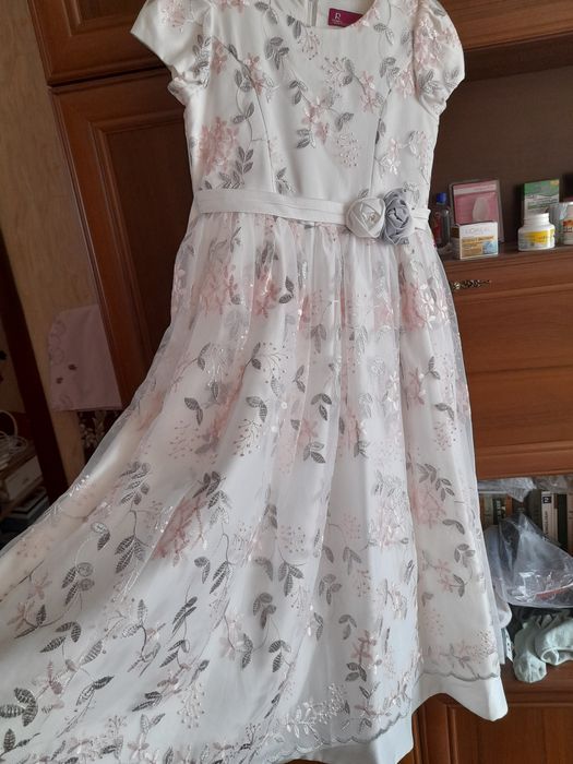 Продам бальное платье на девочку