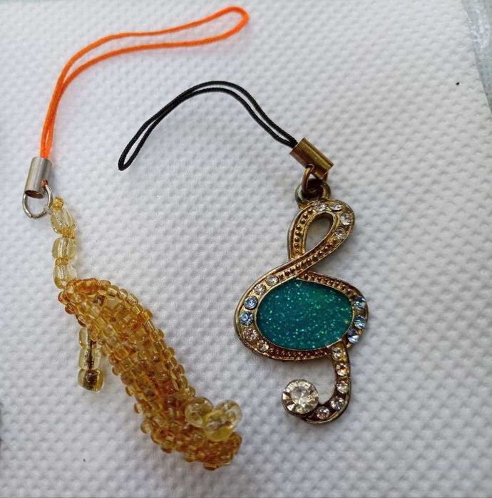 Брелки для ключей и подвески на телефон