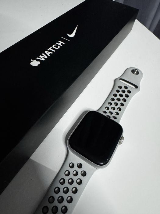 Apple Watch SE Nike Edition