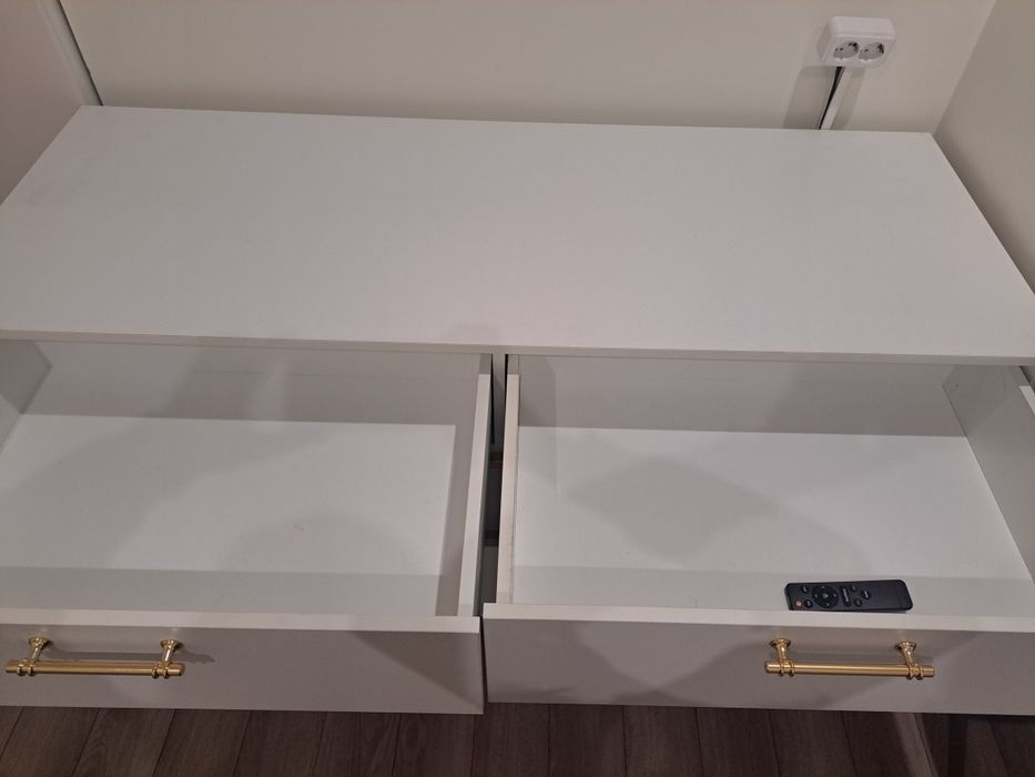 Продается комлект мебели для косметологии