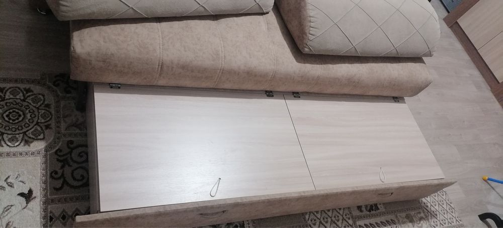 Продам диван.