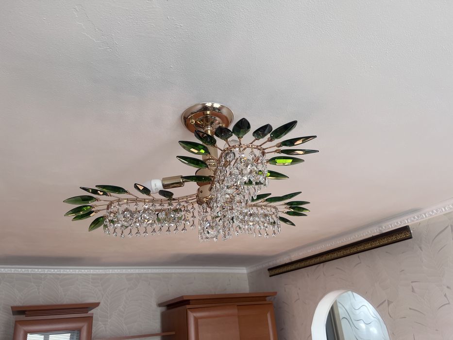 Продам люстру в отличном состоянии