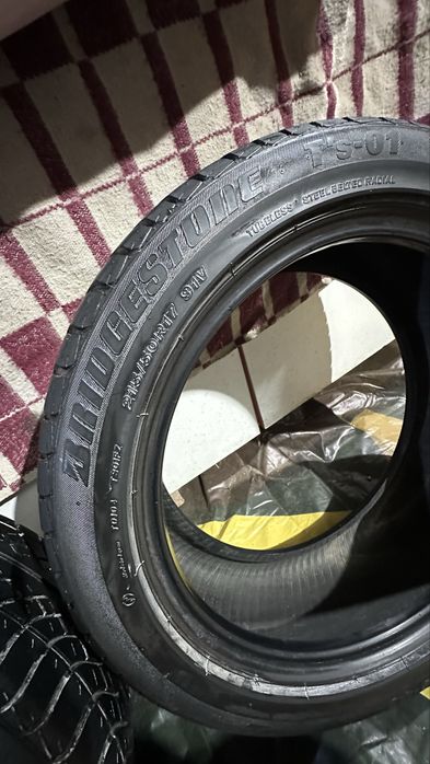 Продам шины BRIDGESTONE R17/ 215/50