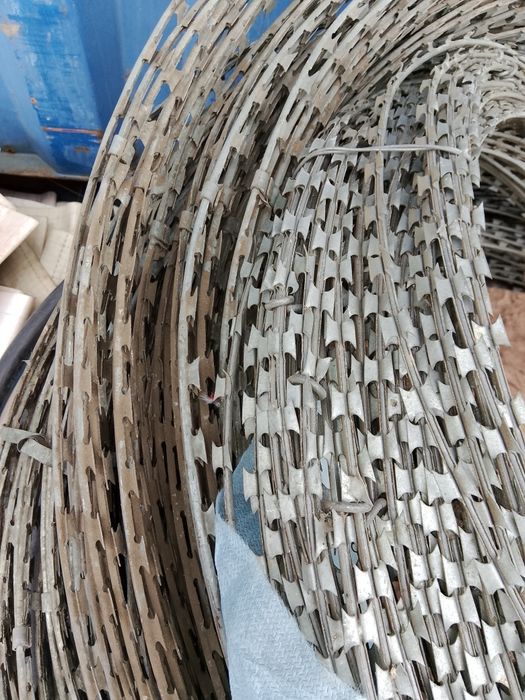 Колючая проволока