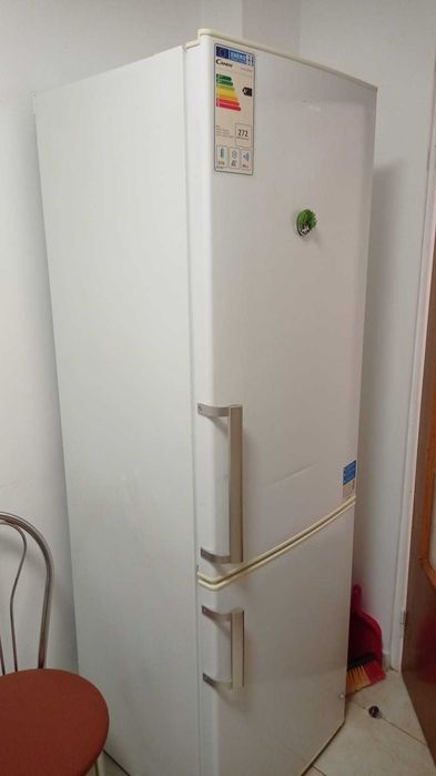 Închiriez apartament