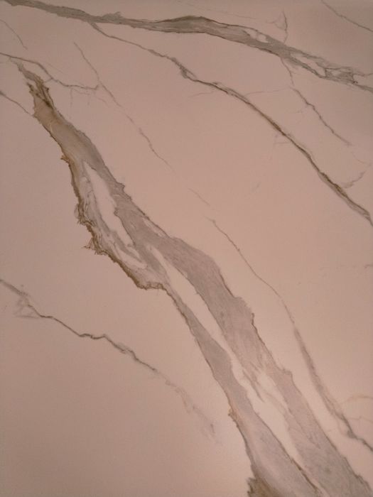 Срочно стол без стульев