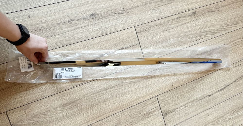 Продавам покривна/защитна лайсна за броня за Volkswagen Passat CC