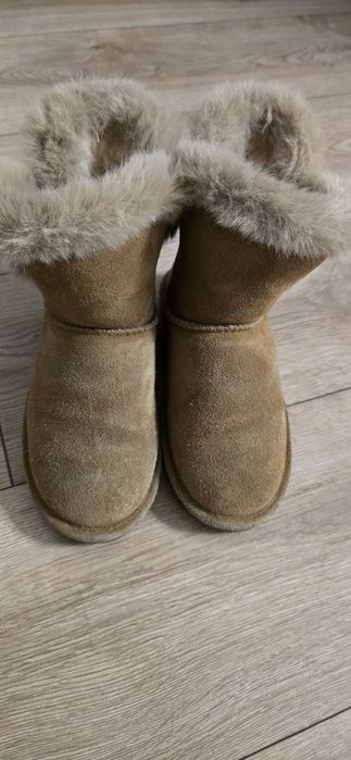 Ghete fetite marimea 32 si 31 imblanite.