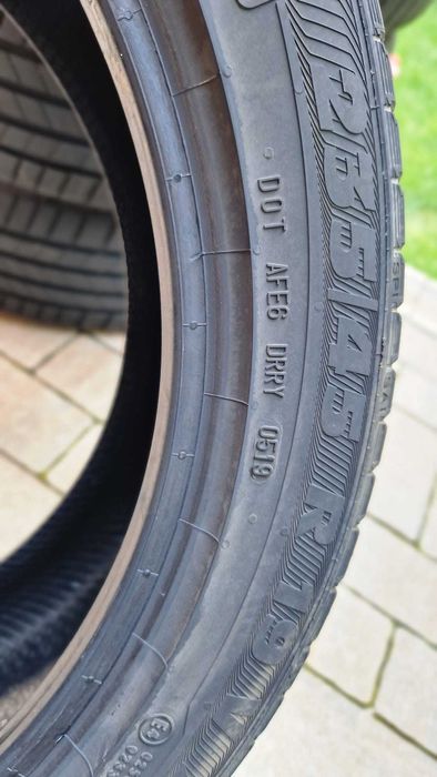 Anvelope vara 235 45 R 19 Semperit.