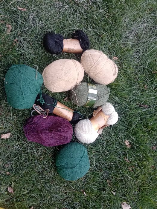 Нитки шерстяные и махеровые