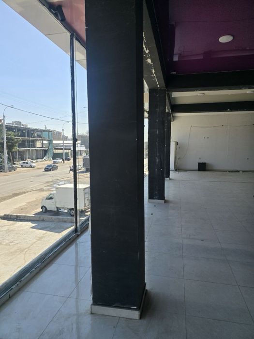 Жомий, ул. Карасарай, здание 810м2 под бизнес с подвалом, парковка.