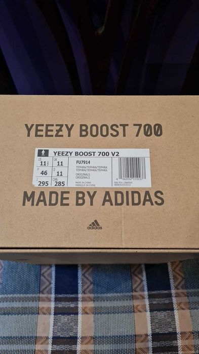 Adidas Yeezy Boost 700 V2