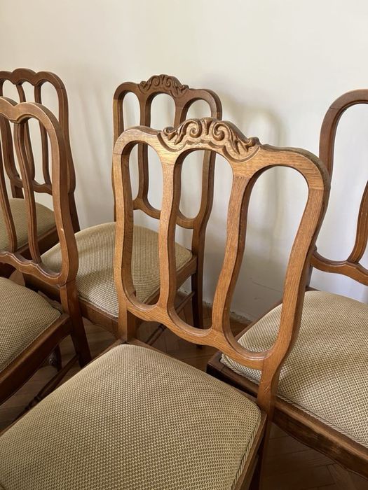 Продавам старинен шкаф и столове