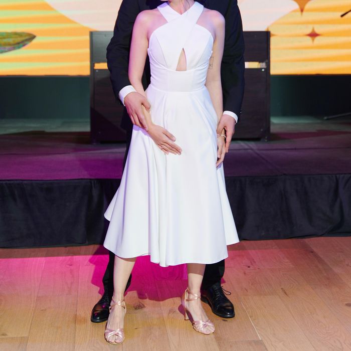 Вечернее платье из атласа, размер S