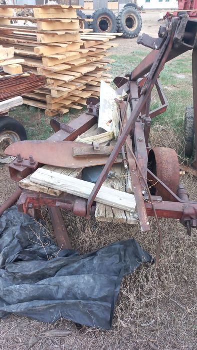 Срочно продам плуг 4 корпуса