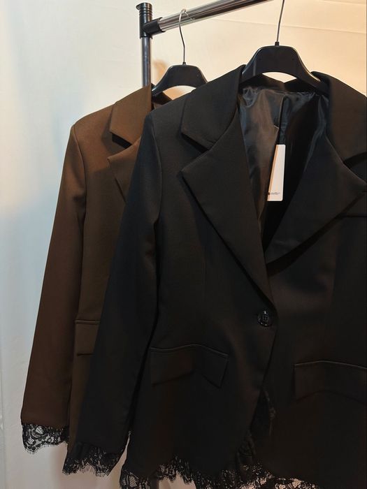 Нови сака с дантела