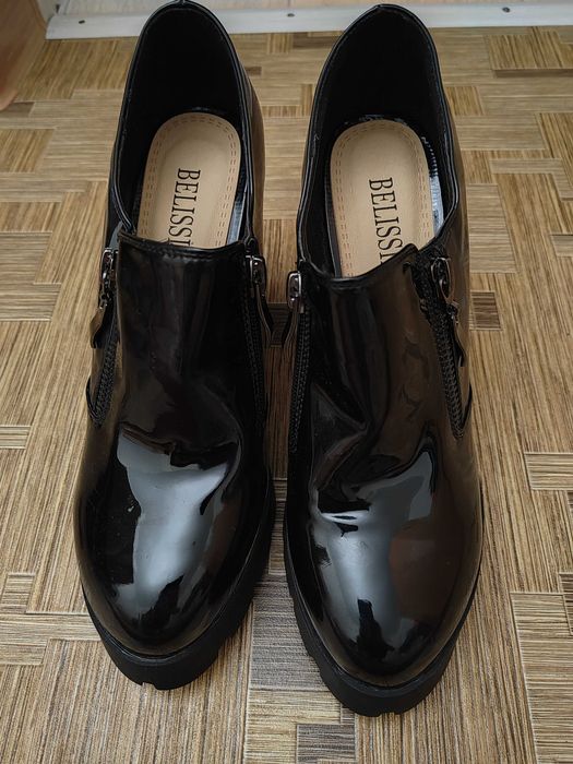 Продам лакированные ботильоны