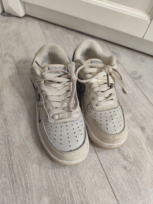 Кроссовки Nike женские.