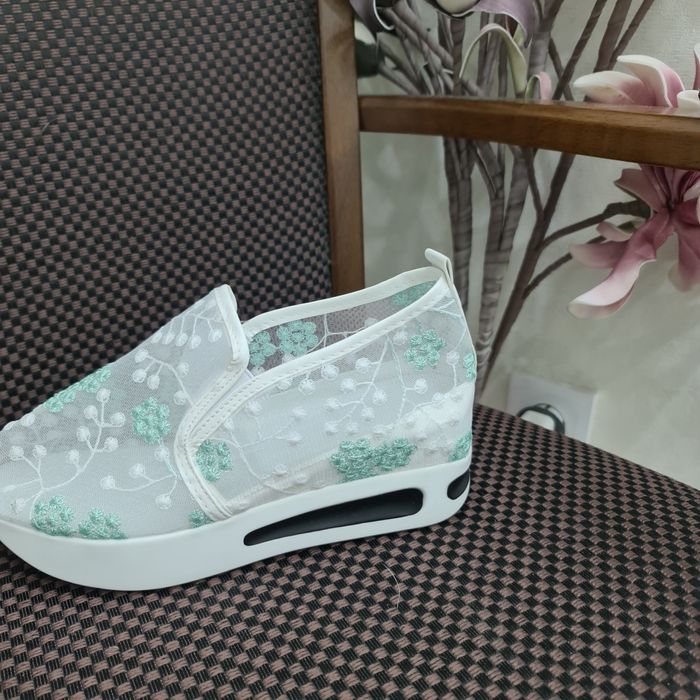 Продам новую обувь