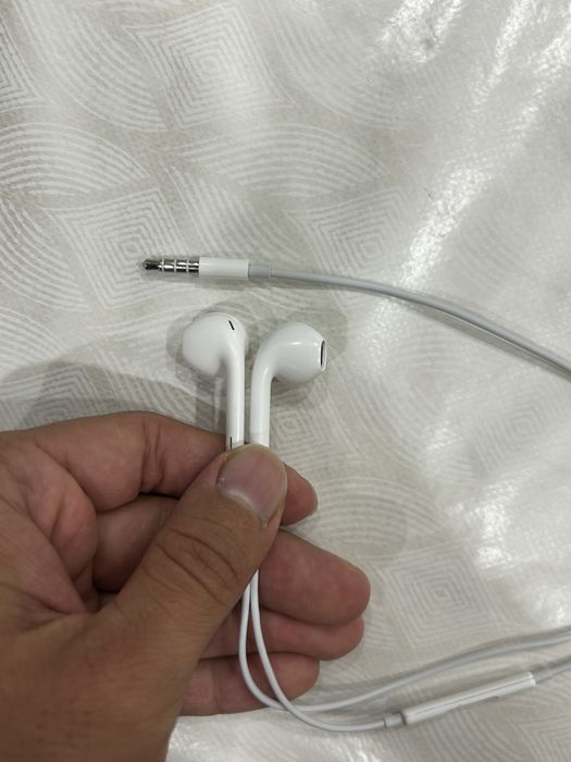 Продам наушиники Apple EarPods 3.5mm mini jack