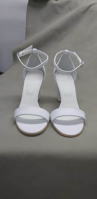 Vand sandale de piele