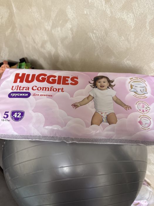 Подгузники-трусики Huggies для девочек