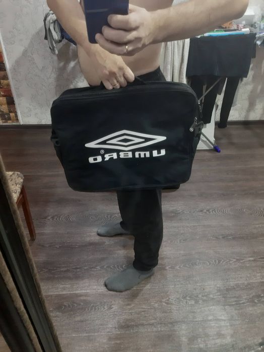 Продаю сумку UMBRO.