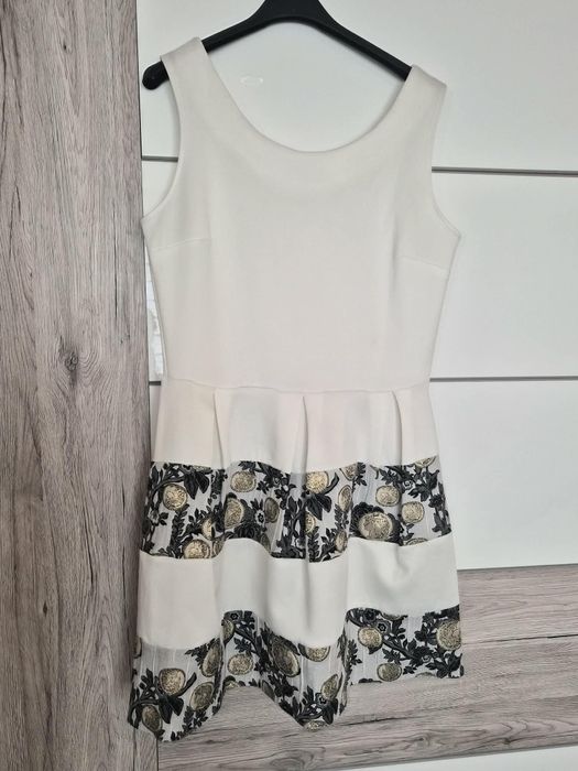 Дамски рокли – елегантност и стил за всякакъв повод