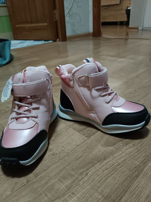 Продам обувь детскую