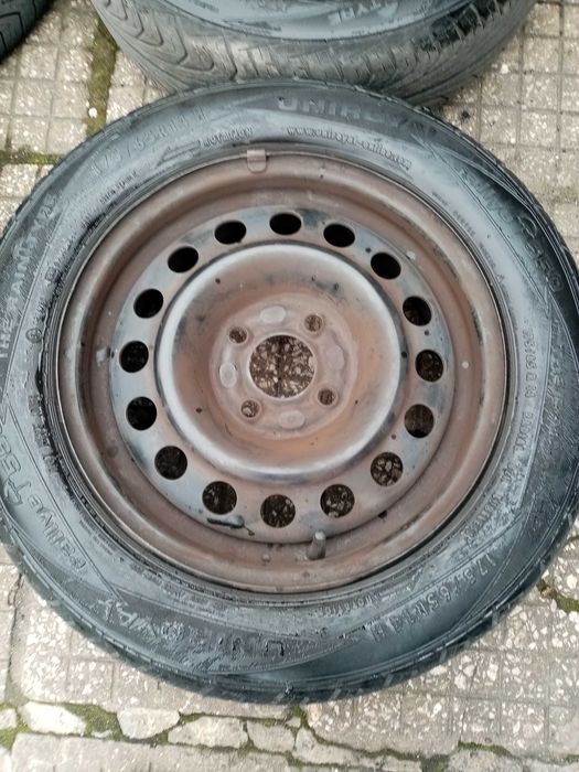 Автомобилни гуми 4бр 14 на джанти лятни.