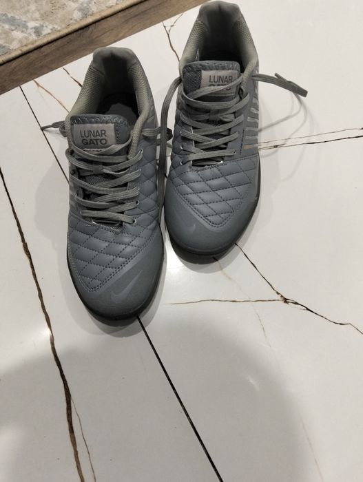 Футзалки лунар Гато найк