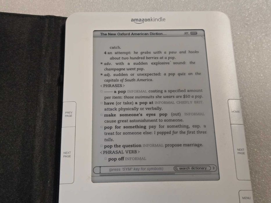 Ebook reader Amazon Kindle 2 D00701 - 6" E-Ink - 2GB - Tastatură QWERTY - Micro-USB