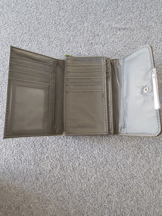 De vanzare portofele de piele