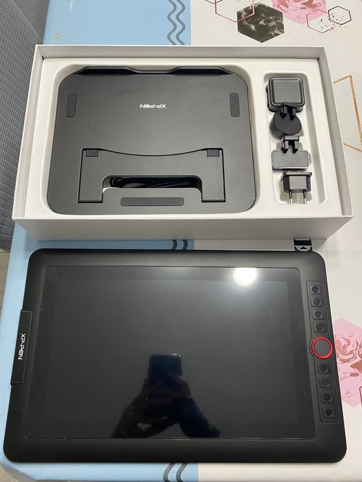 Artist Display 13.3 Pro планшет