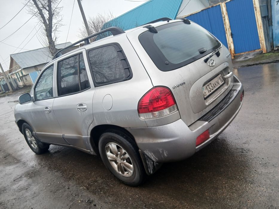 Хюндай санта фе.