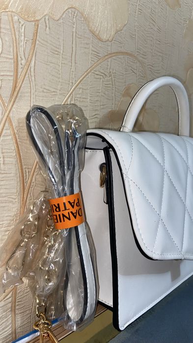 Сумочка белого цвета