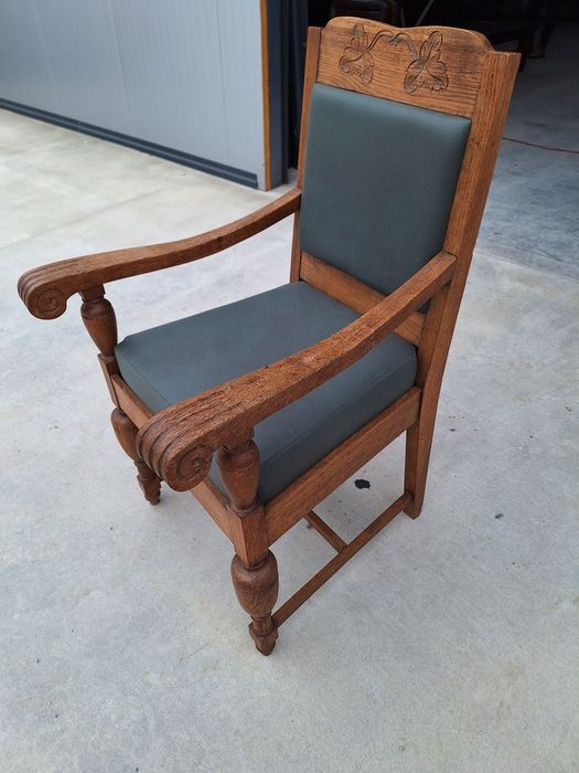 Стол от дъб масив със дамаска