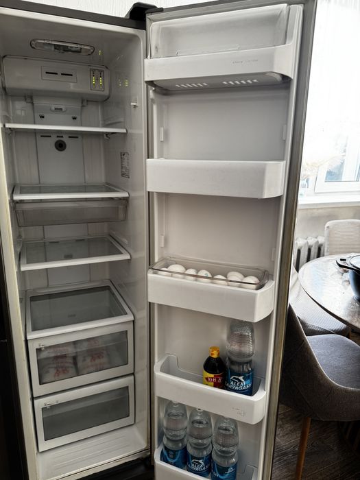 Холодильник Samsung Side by side