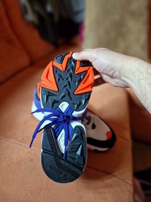 Vând încălțăminte Adidas