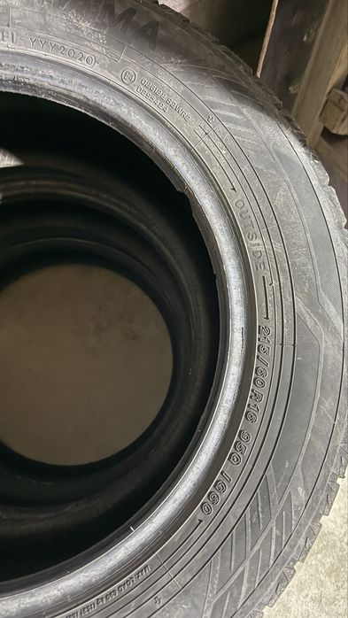 Резина зима 215/60/16.