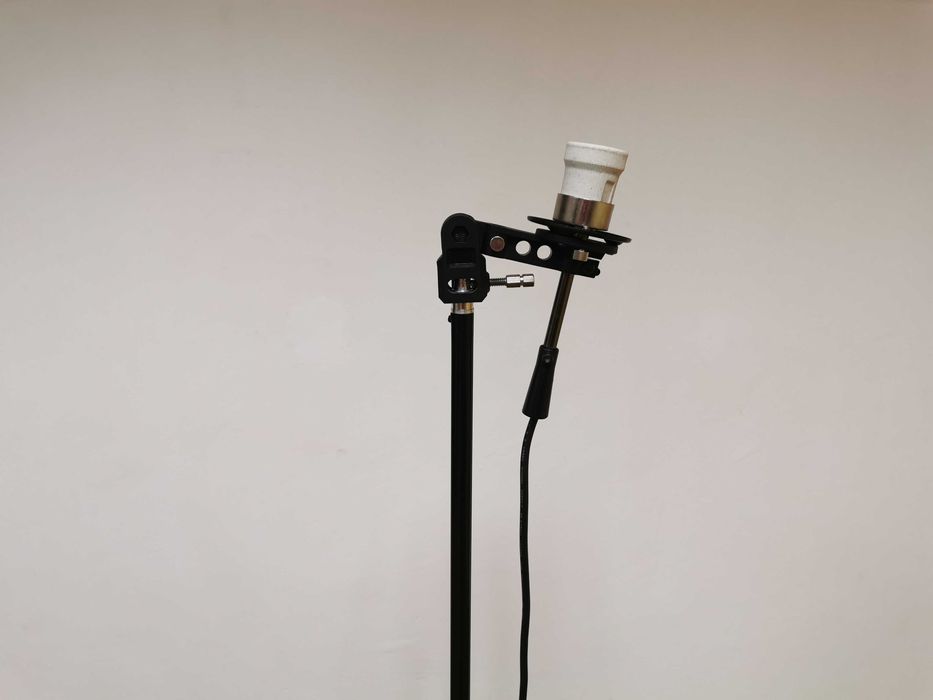 Стойка за чадър / софтбокс с вграден цокъл за крушка