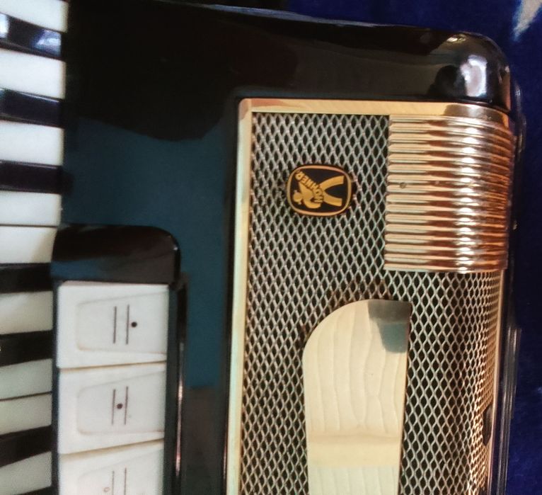 Vănd acordeon hohner lucia 4p ,96 bași