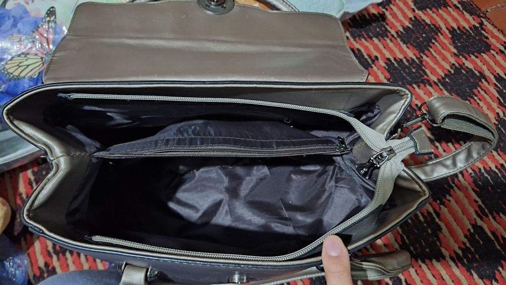 Продаю сумки хорошие состояние  Sumka sotaman sifati alo narxi 100000