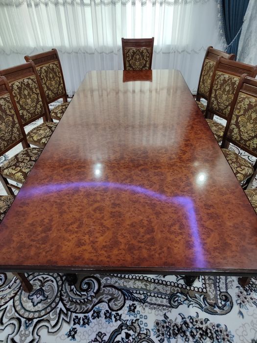 Стол со стульями в комплекте