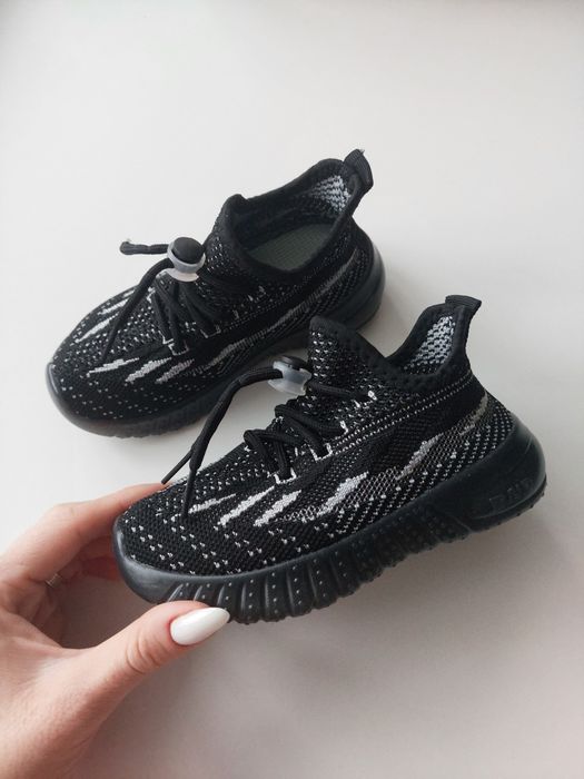 НОВЫЕ Детские изики, кроссовки