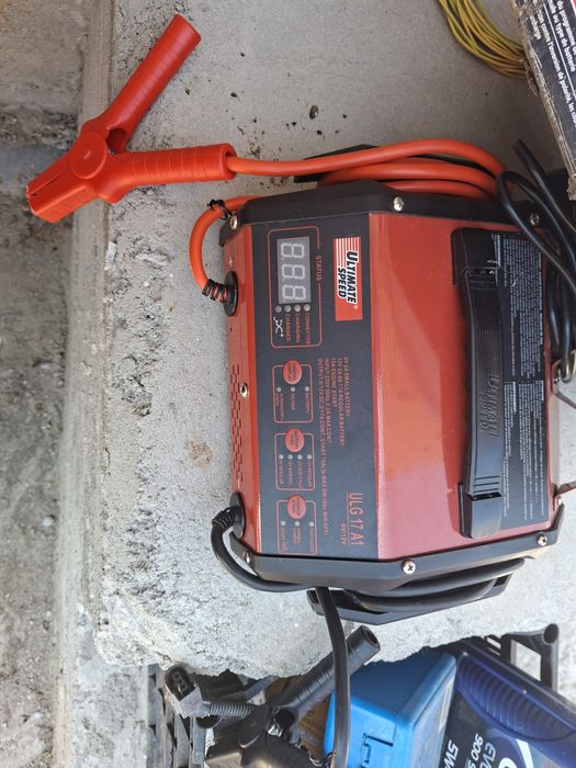 Vând Încărcător baterie auto ULTIMATE SPEED cu funcție de pornire