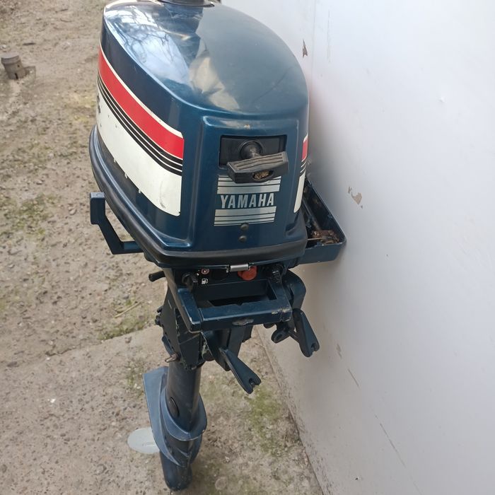 Vând motor de barcă Yamaha