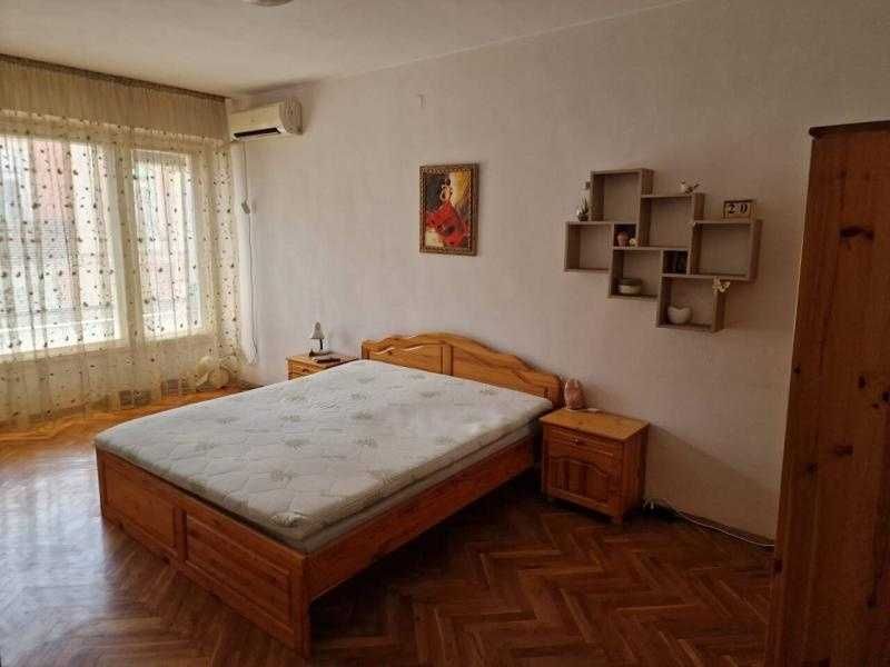 Тристаен апартамент в Центъра!